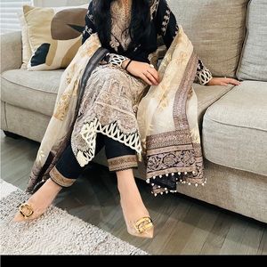 Sana safinaz dupatta only!